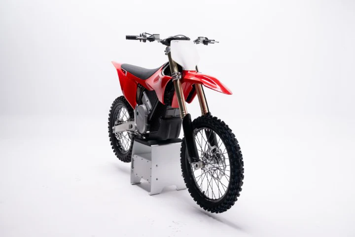 250725_VARGMX1.2ProductWhite__syovanvliet_3556_HR_Small_d8bfe5af-ecd6-4237-bb2d-90f57ae9e170_720x480